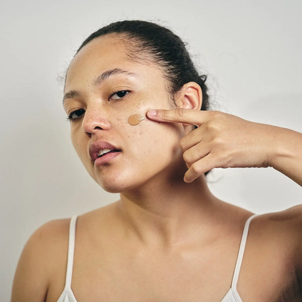 Soin teinté naturel : la solution idéale pour camoufler les imperfections sans étouffer la peau